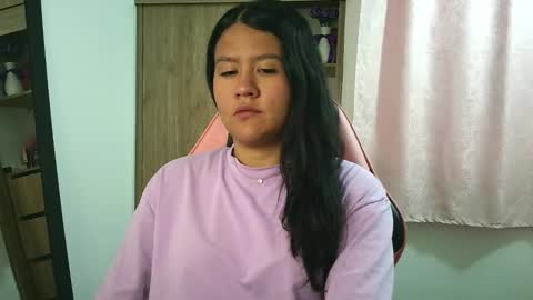 Olivia online show from November 2025 01:33:02 PM