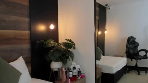 Snapshot of olivia_willoow chatting on March 2026 02:18:01 AM olivia_willoow online show from March 2026 02:18:01 AM