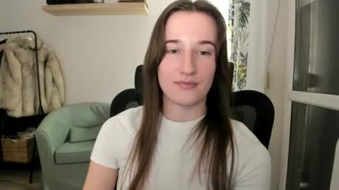 Snapshot of oliviaaa2003 chatting on February 2026 05:00:02 PM Oliwiaa2004 online show from February 2026 05:00:02 PM