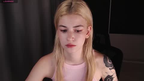 Olivia and Niko online show from October 2025 01:06:02 AM