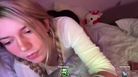 Snapshot of oliviahansleyy chatting on November 2025 02:12:01 AM Olivia online show from November 2025 02:12:01 AM