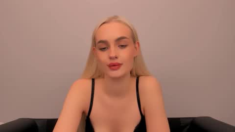 oliviaBeauty online show from December 2025 07:30:02 PM