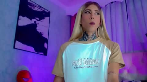 oliviahot01 online show from May 2026 01:33:01 AM