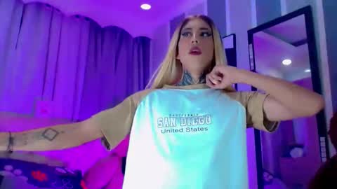 oliviahot01 online show from June 2026 01:56:01 AM