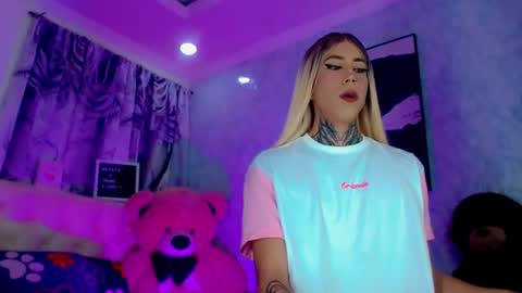 oliviahot01 online show from June 2026 01:22:01 AM