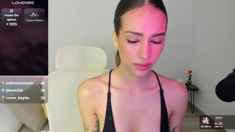 Snapshot of oliviaoliviaprince chatting on December 2024 12:12:01 AM Olivia online show from December 2024 12:12:01 AM