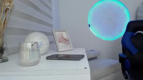 Snapshot of oliviia_cute chatting on October 2025 05:07:01 AM oliviia_cute online show from October 2025 05:07:01 AM