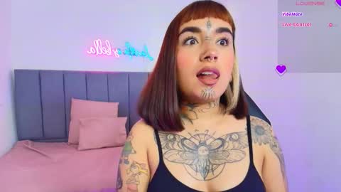 Snapshot of oliviia_tay chatting on February 2026 07:43:01 PM oliviia online show from February 2026 07:43:01 PM