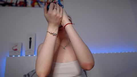 Snapshot of olivka_flower chatting on February 2025 01:34:01 AM Angelina Lina online show from February 2025 01:34:01 AM
