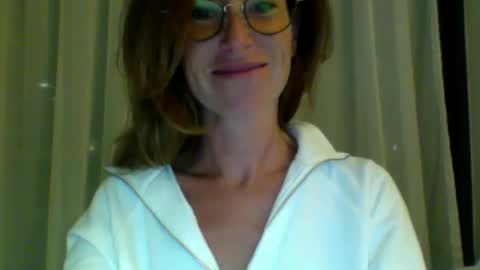 olyra11 online show from June 2026 07:26:01 PM