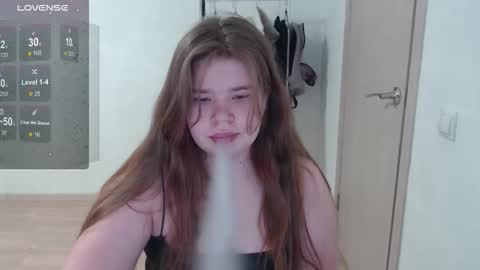 Snapshot of omellyoo chatting on December 2025 03:28:02 PM MellY online show from December 2025 03:28:02 PM