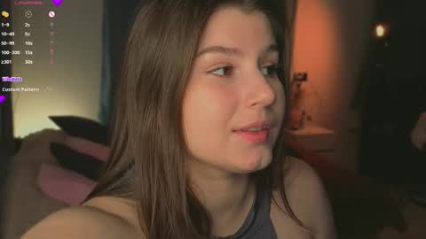 Leila and Thomas online show from March 2026 06:43:01 PM