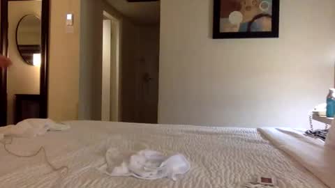 omilk online show from October 2025 02:01:02 AM