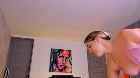 Snapshot of omstudio1994 chatting on December 2024 06:44:01 PM Martina Ricci online show from December 2024 06:44:01 PM