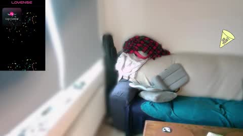 ona nisme online show from December 2025 11:17:01 AM