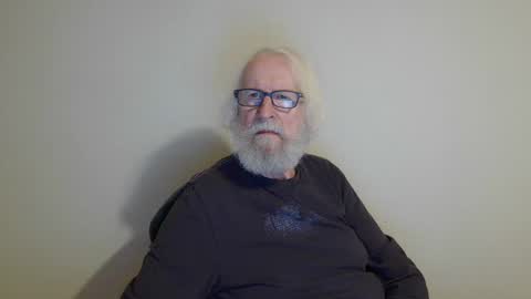 Snapshot of onanister chatting on January 2025 08:26:02 PM Somewhere over the rainbow online show from January 2025 08:26:02 PM