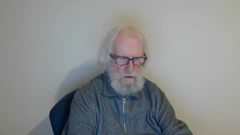 Snapshot of onanister chatting on January 2025 09:10:01 PM Somewhere over the rainbow online show from January 2025 09:10:01 PM