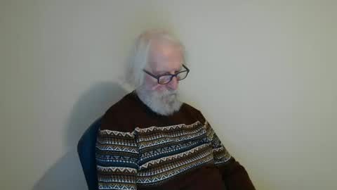 Snapshot of onanister chatting on February 2025 04:11:01 PM Somewhere over the rainbow online show from February 2025 04:11:01 PM