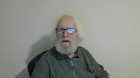 Snapshot of onanister chatting on February 2025 08:35:02 PM Somewhere over the rainbow online show from February 2025 08:35:02 PM