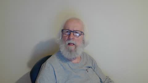 Snapshot of onanister chatting on February 2025 09:20:02 PM Somewhere over the rainbow online show from February 2025 09:20:02 PM