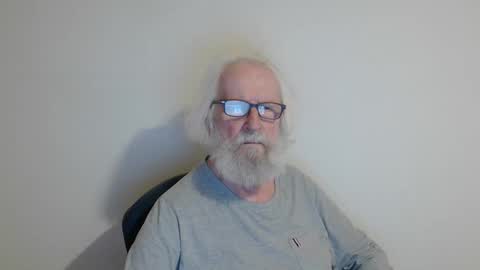 Snapshot of onanister chatting on February 2025 09:37:01 PM Somewhere over the rainbow online show from February 2025 09:37:01 PM