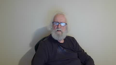 Snapshot of onanister chatting on February 2025 09:23:01 PM Somewhere over the rainbow online show from February 2025 09:23:01 PM