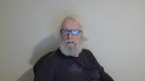 Snapshot of onanister chatting on March 2025 08:56:01 PM Somewhere over the rainbow online show from March 2025 08:56:01 PM