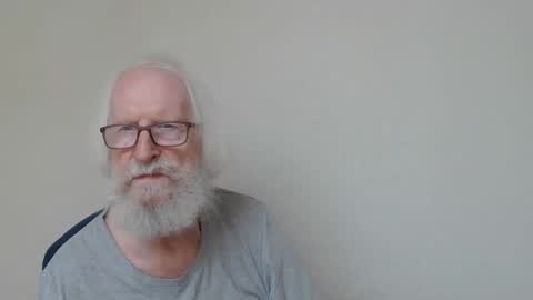 Snapshot of onanister chatting on September 2025 07:30:02 AM Somewhere over the rainbow online show from September 2025 07:30:02 AM