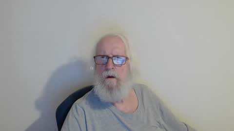 Snapshot of onanister chatting on September 2025 08:08:01 PM Somewhere over the rainbow online show from September 2025 08:08:01 PM