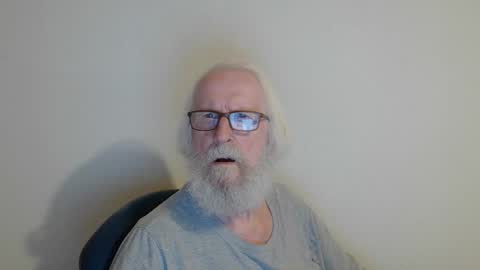 Snapshot of onanister chatting on September 2025 09:03:02 PM Somewhere over the rainbow online show from September 2025 09:03:02 PM