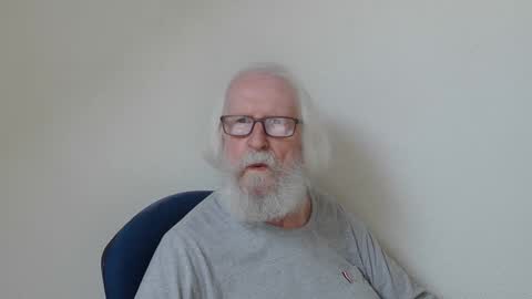 Snapshot of onanister chatting on September 2025 01:56:01 PM Somewhere over the rainbow online show from September 2025 01:56:01 PM