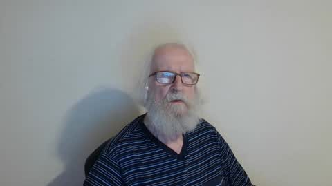 Snapshot of onanister chatting on September 2025 07:50:01 PM Somewhere over the rainbow online show from September 2025 07:50:01 PM