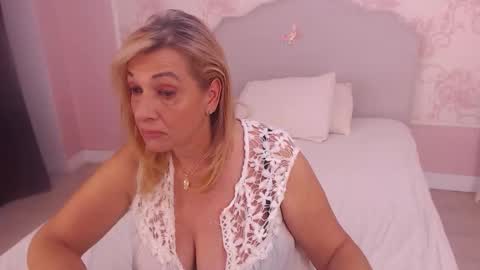 Nicole online show from October 2025 04:46:02 AM