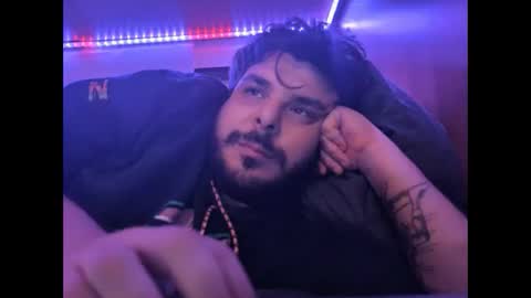 onecrew1 online show from October 2025 05:14:02 PM