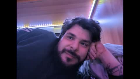 onecrew1 online show from November 2025 07:01:02 PM