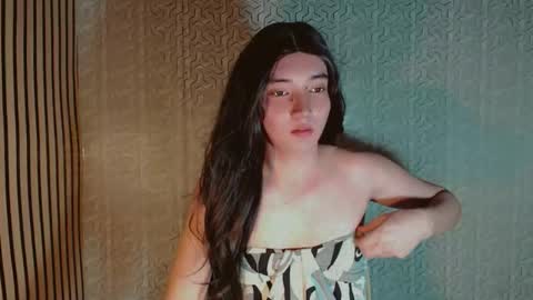 Snapshot of onelesslonelygirl69 chatting on May 2026 12:38:01 AM KLIER online show from May 2026 12:38:01 AM