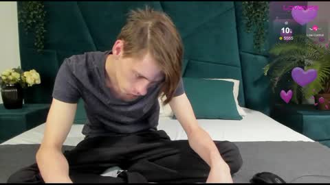 Erick  online show from February 2025 07:23:01 PM