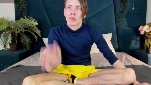 Erick  online show from March 2025 04:22:02 PM