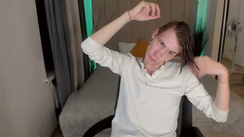 Erick  online show from March 2025 06:44:02 PM