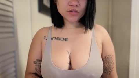 Miss Girly online show from May 2026 11:02:02 PM