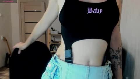 Snapshot of oops_britney chatting on November 2025 05:17:02 PM Britney online show from November 2025 05:17:02 PM