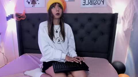 ophelune online show from October 2025 01:22:02 PM