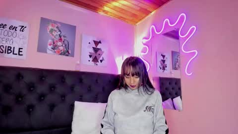 ophelune online show from November 2025 01:21:02 PM