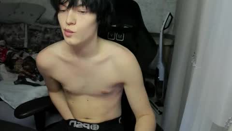 Snapshot of opiunarium chatting on December 2025 06:44:01 AM Bella and John online show from December 2025 06:44:01 AM