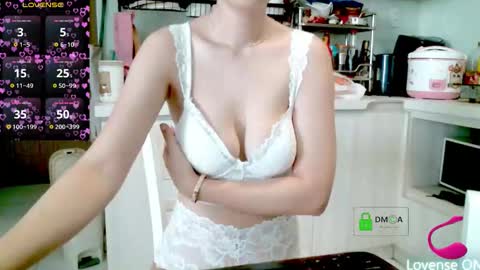 Snapshot of orchid18 chatting on December 2025 01:32:02 AM Candy online show from December 2025 01:32:02 AM