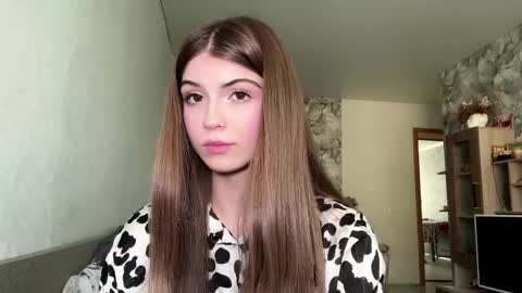 Yesenia online show from May 2026 08:43:01 AM