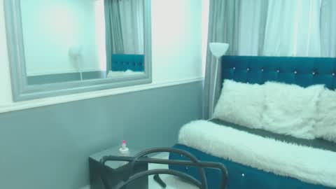 Oriana  online show from September 2025 01:43:02 PM