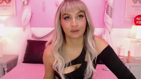 Oriana Larsson online show from March 2026 12:01:01 PM