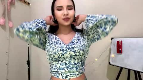 Snapshot of orphaajayi chatting on November 2025 07:33:02 AM Angel online show from November 2025 07:33:02 AM