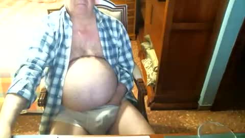 Snapshot of oscarw chatting on April 2026 04:37:02 PM Oscar online show from April 2026 04:37:02 PM